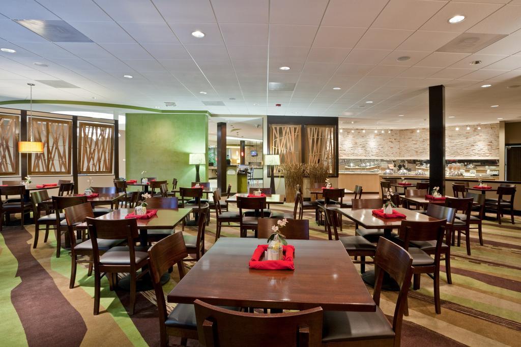 Holiday Inn Olathe Medical Center レストラン 写真
