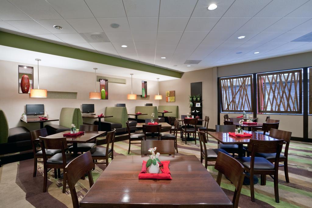 Holiday Inn Olathe Medical Center エクステリア 写真