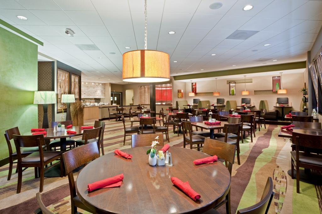 Holiday Inn Olathe Medical Center レストラン 写真