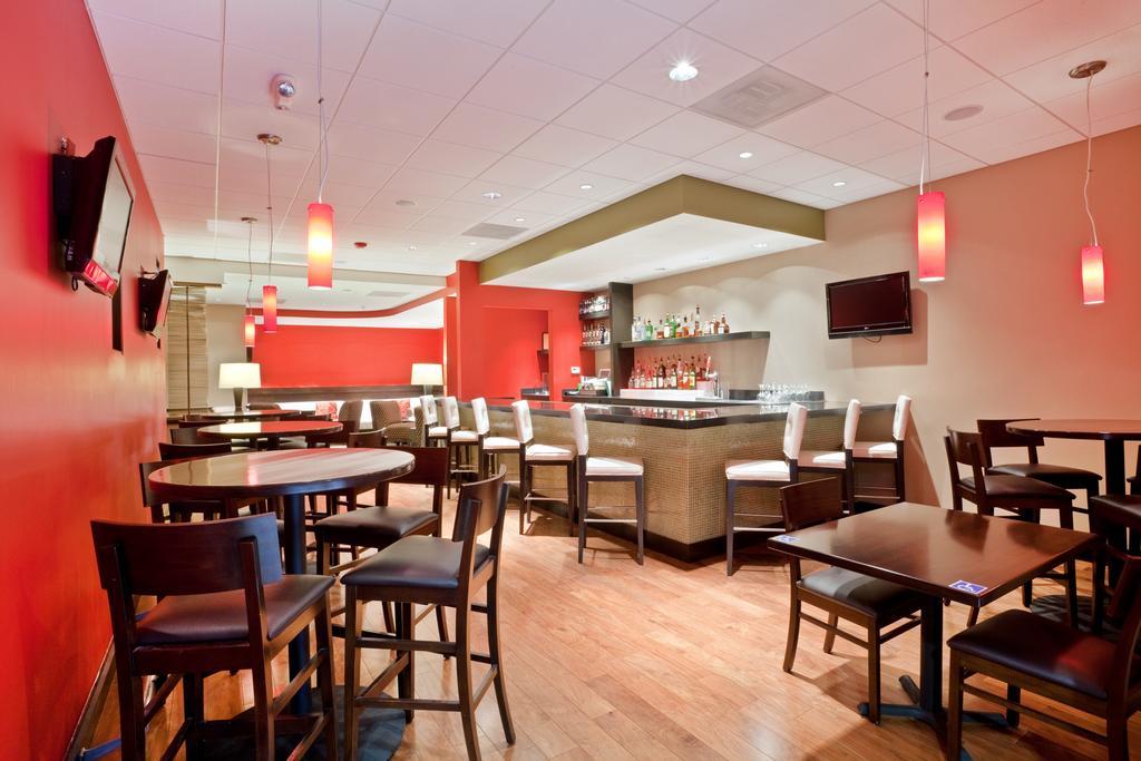 Holiday Inn Olathe Medical Center レストラン 写真